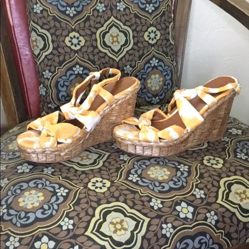Yellow tie dye wedges